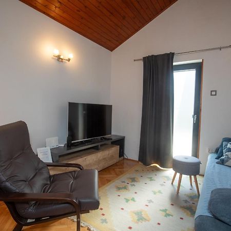 Apartmani Nena I Branko Premantura Exterior photo