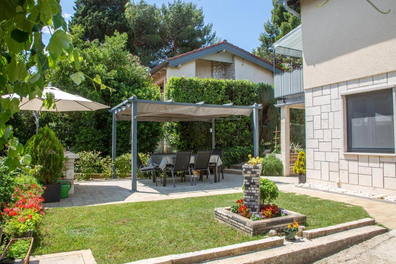 Apartmani Nena I Branko Premantura Exterior photo