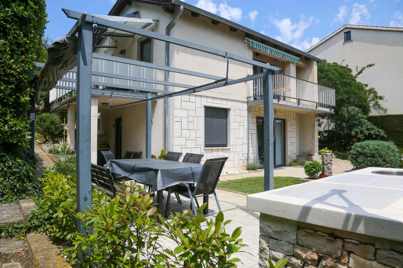 Apartmani Nena I Branko Premantura Exterior photo